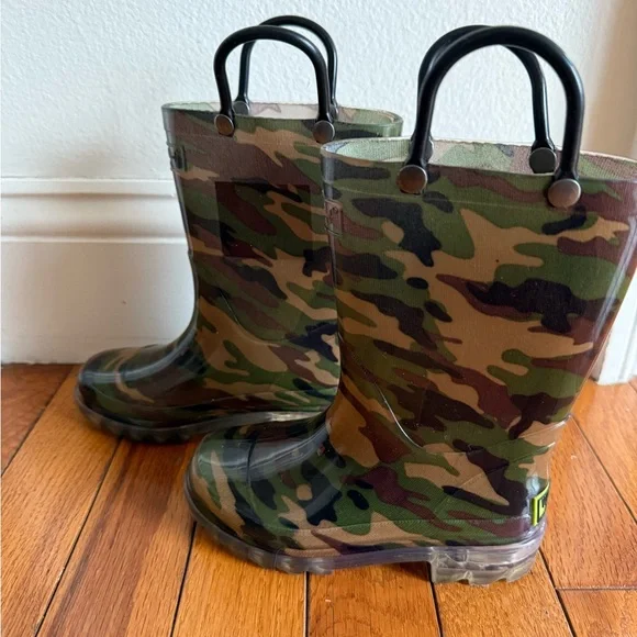 Western Chief Camouflage Kids Rain Boots - Picture 8 of 8